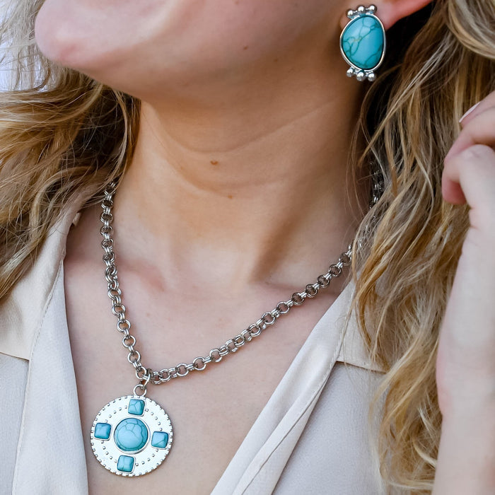 premium silver necklace crafted for everyday wear, offering a dainty handcrafted style with a waterproof, hypoallergenic, tarnish free finish, ideal for minimal modern jewelry lovers, available as wholesale for boutiques,western jewelry
