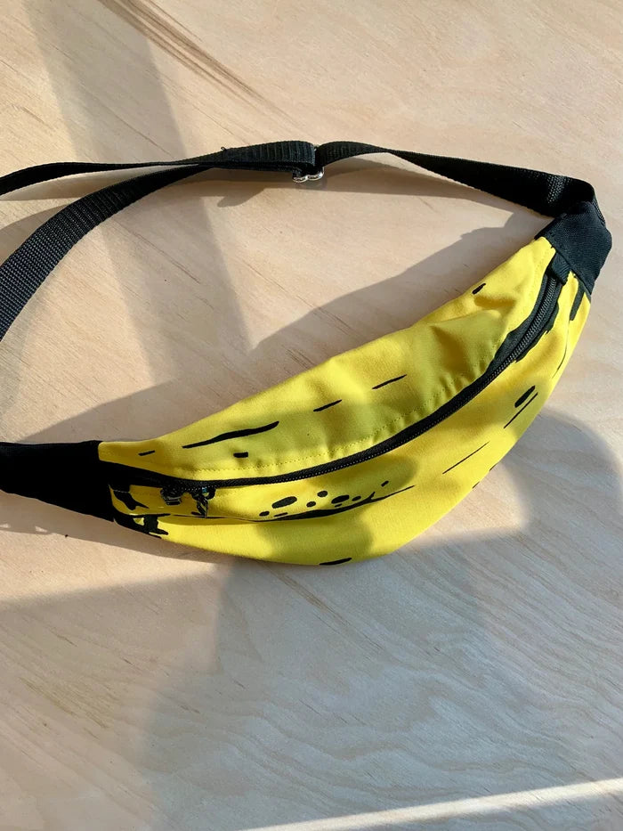 BANANA FANNY PACK — by La fée raille