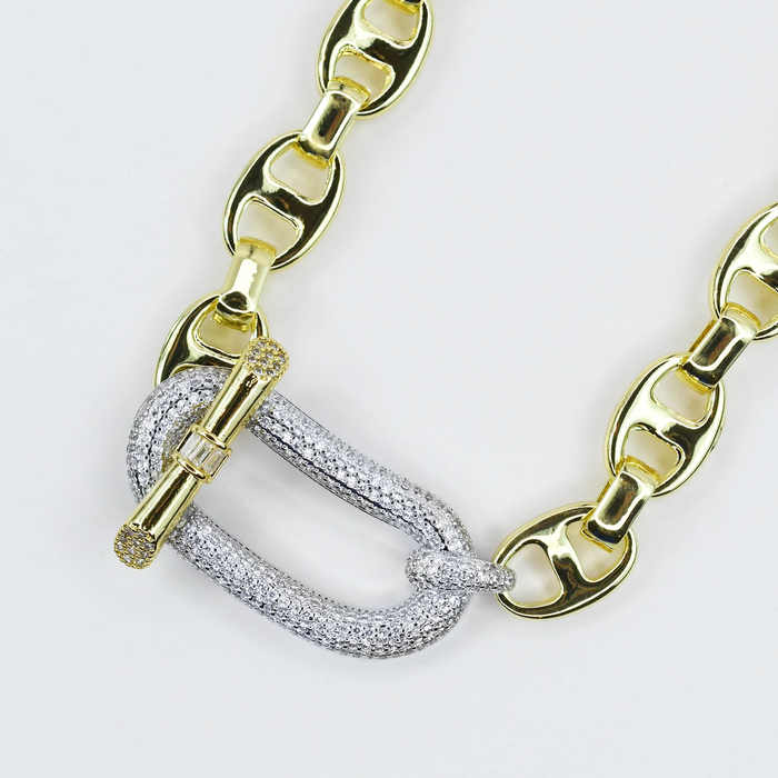 Chunky gold chain necklace with crystal pavé carabiner clasp, statement accessory, boutique wholesale jewelry for women’s boutiques, trendy waterproof gold necklace, hypoallergenic tarnish-free jewelry, fashionable gold chain necklace, wholesale jewelry for boutiques