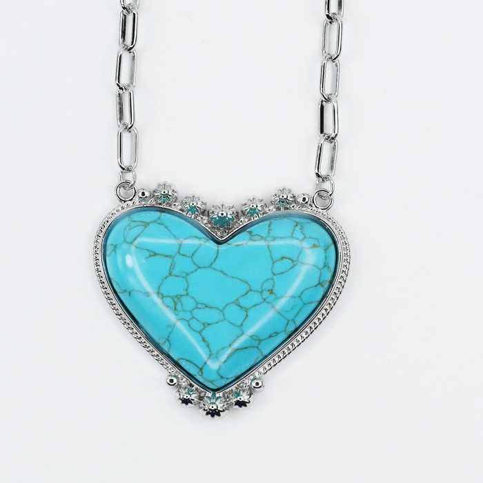 premium silver necklace crafted for everyday wear, offering a dainty handcrafted style with a waterproof, hypoallergenic, tarnish free finish, ideal for minimal modern jewelry lovers, available as wholesale for boutiques,western jewelry