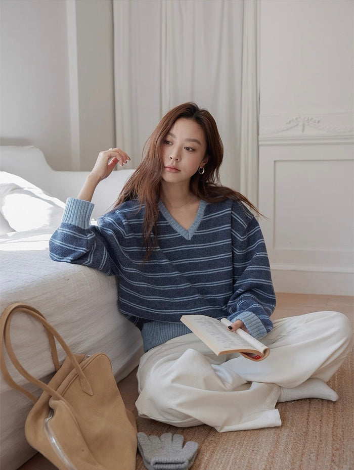 VNOOK Relaxed V-neck Striped Sweater
